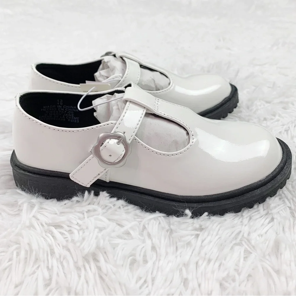 Old Navy girls Chunky heel‎ patent leather Mary Jane shoes in white